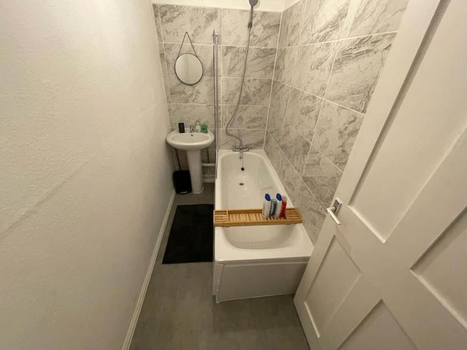 Comfortable 2 Bedroom On Tower Bridge Londres Exterior foto